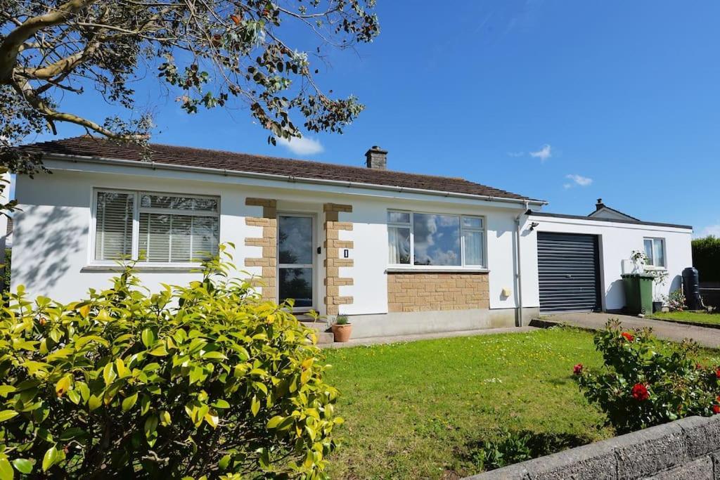 3-Bedroom Bungalow With Parking, Goldsithney, Penzance, Cornwall Perranuthnoe Dış mekan fotoğraf